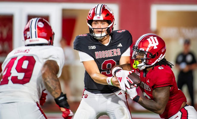 Indiana's Kurtis Rourke (9) hands off to Justice Ellison (6) during the Indiana football spring game at Memorial Stadaium on Thursday, April 18, 2024.