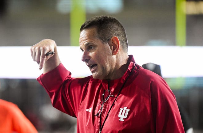 Indiana Hoosiers head coach Curt Cignetti talks to his team after the Indiana football spring game at Memorial Stadium on Thursday, April 18, 2024.