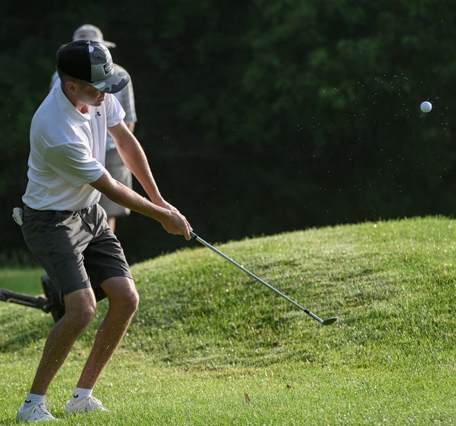 Logan Vernon chips onto the green during the semi-finals in the Men's Championship division in the City Golf Tournament at Cascades Golf Course on Saturday, July 13, 2024.