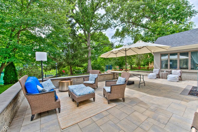 This Eagle Creek home has more than 4,00 sq ft of space and a park-like backyard overlooking a serene pond.