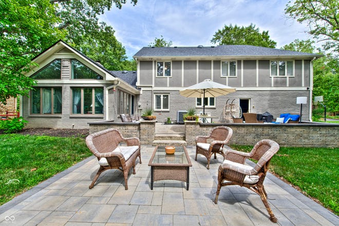 This Eagle Creek home has more than 4,00 sq ft of space and a park-like backyard overlooking a serene pond.